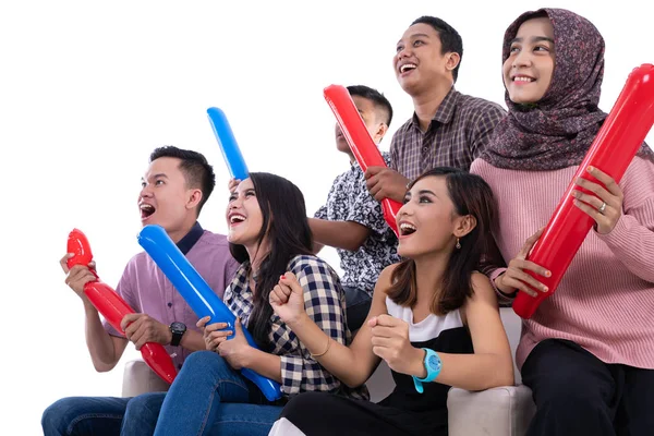 Assistindo jogo de futebol com amigos — Fotografia de Stock