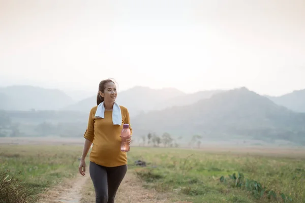 Healthy pregnant woman sport outdoor — Stock Photo, Image