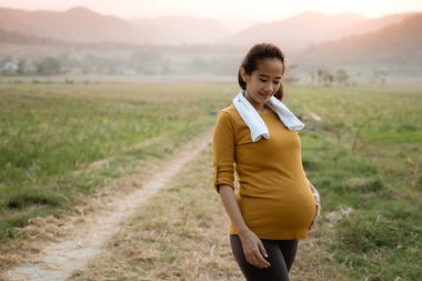 anne kadın egzersiz açık sonra bir mola