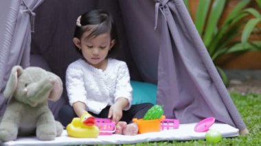 Bir kız ve onun çadırı