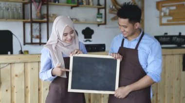 Kafe sahibi yaşam tarzın kutlu olsun.