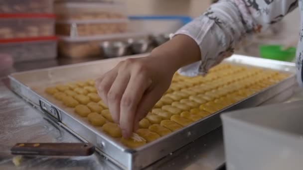 Pastel de Kasstengels. primer plano de fabricación de panadería — Vídeos de Stock