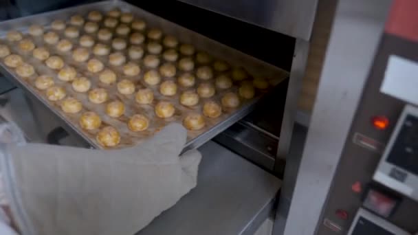 Nastar cake on a tray — Stock Video