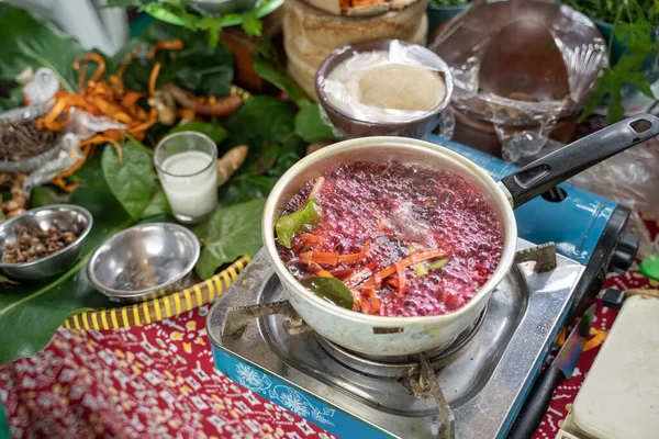 Koken traditionele kruidengeneeskunde wedang uwuh — Stockfoto