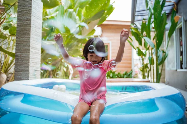 Kid swim in inftable pool — Stock Photo, Image