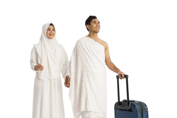 Krásný muslimský pár hajj a umrah walking — Stock fotografie