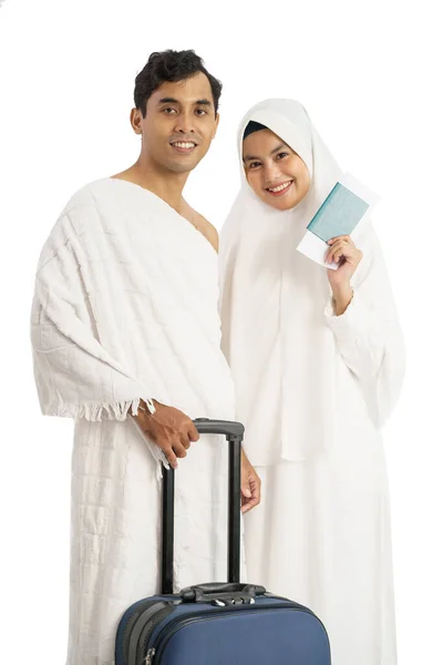 Muslimští poutníci manželka a manžel připraveni na Umrah — Stock fotografie