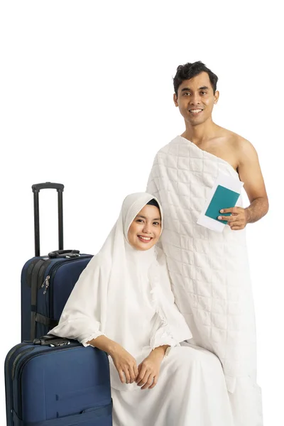 Muzułmańscy pielgrzymi żona i mąż gotowi na Umrah — Zdjęcie stockowe