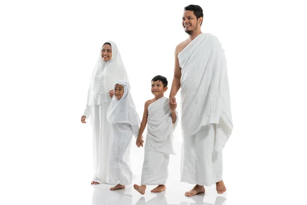 Muslim hajj family and children walking and hold hand — Stock Photo, Image