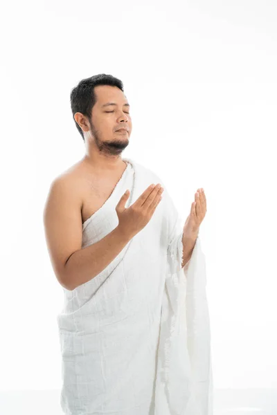 Muslim man praying in white traditional clothes — Stock Photo, Image