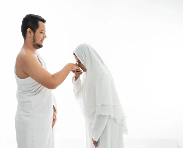 Shake hand wife kiss husbands hand after praying — Stock Photo, Image