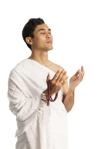 Muslim man praying wearing ihram isolated — Stock Photo, Image