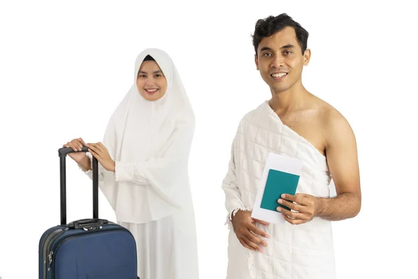 Moslim pelgrims vrouw en man klaar voor Umrah — Stockfoto