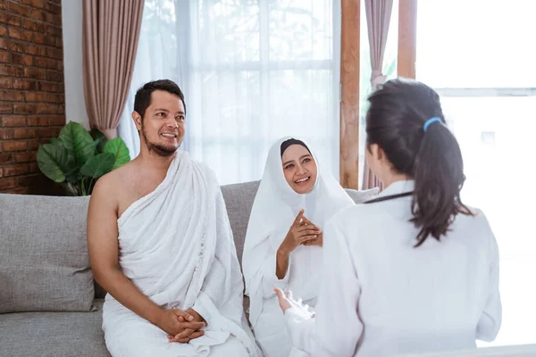 Muszlim orvosi vizsgálat előtt hajj vagy umrah — Stock Fotó