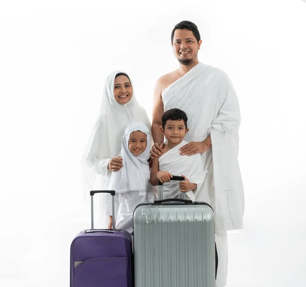 Hermosa familia musulmana hajj — Foto de Stock