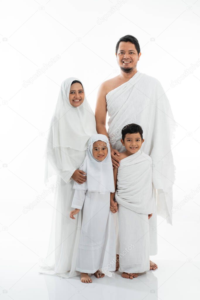 beautiful muslim family hajj