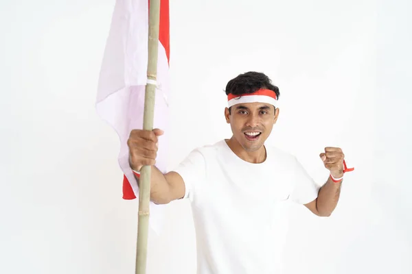 Macho excitado sosteniendo bandera indonesia — Foto de Stock