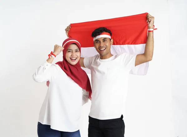 Indonésia casal celebrando indonésia dia da independência — Fotografia de Stock