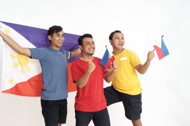 Filipinler 'in bağımsızlık gününü kutlayan üç en iyi arkadaş