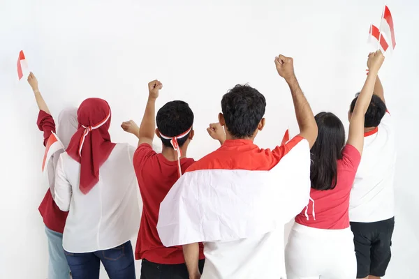 Menschen, die den indonesischen Nationalfeiertag feiern, schießen von hinten — Stockfoto
