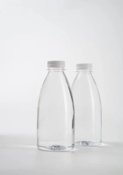 Producto líquido en botella de envase de plástico en blanco —  Fotos de Stock