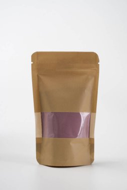 Pencereli boş bir kese.