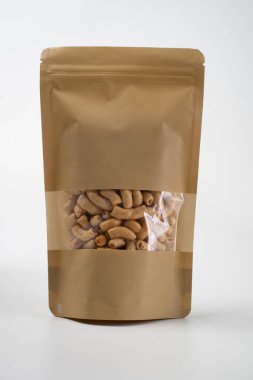 Pencereli boş bir kese.