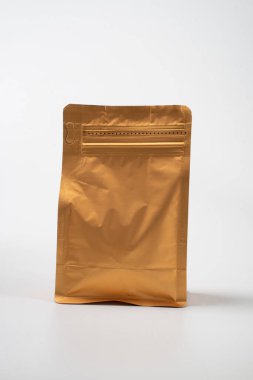 Altın ayakta duran kese. Ürün modeli.