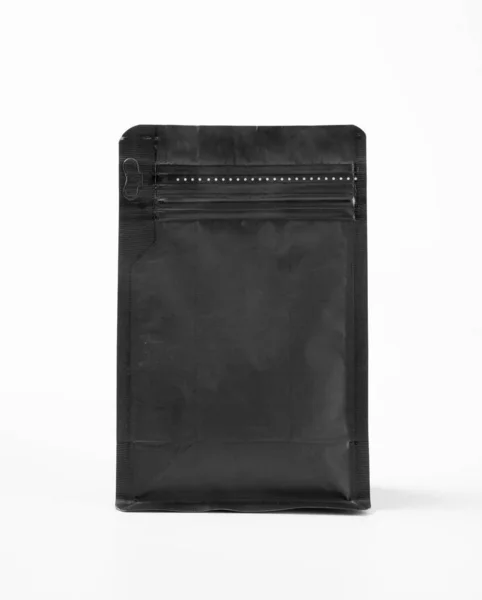 Recipiente de bolsa de pé preto em branco — Fotografia de Stock