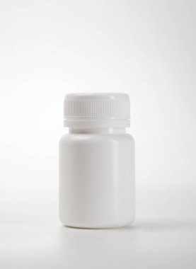 boş etiketli kapsüller ve şişeler