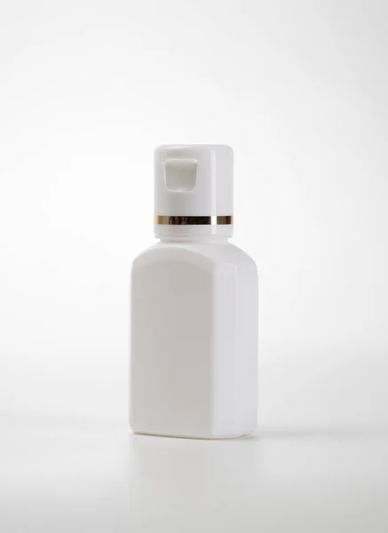 Modèle de bouteille de lotion blanche. — Photo