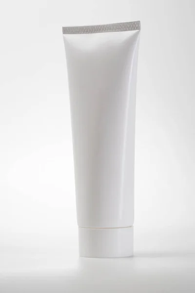 Pochette tube debout en plastique blanc modèle de produit — Photo