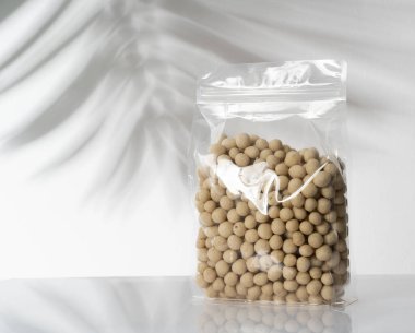 boş plastik kapta fıstık