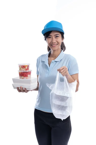 Kurierka dostawy kobiet przynieść artykuły spożywcze — Zdjęcie stockowe