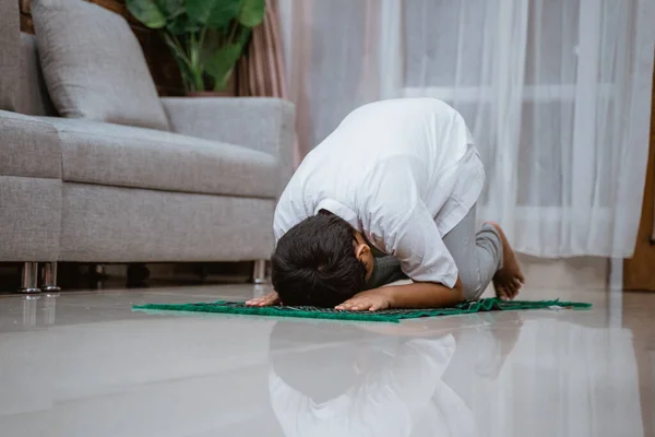 Muslim kid prostrating in praying — Stock Photo, Image