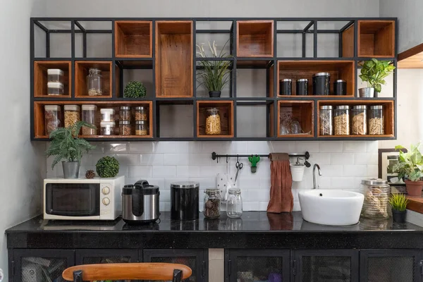 The front view of the clean kitchen table is bright — Stock Photo, Image