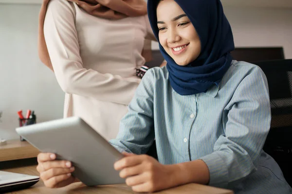 Portrait of beautiful muslim woman who is very happy to see the results of her efforts — Stock Photo, Image