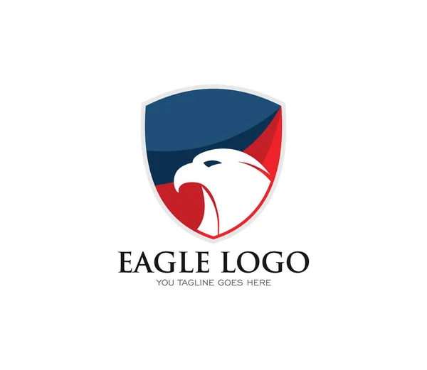 Cabeça de águia dentro escudo patriótico moderno vetor logotipo design conceito inspiração — Vetor de Stock