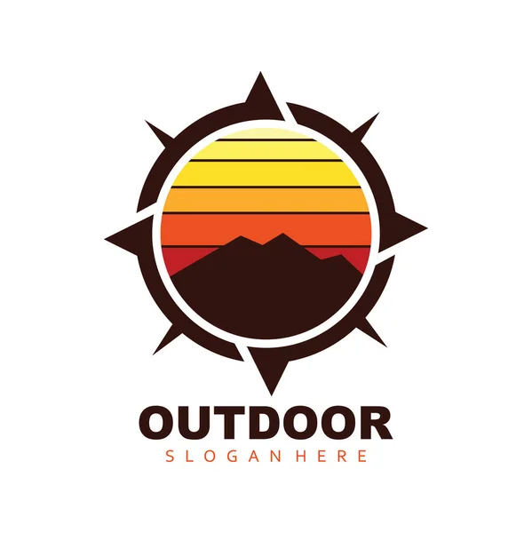 Mountain Outdoor Sport Abenteuer für Campingausrüstung Vektor Logo-Design — Stockvektor