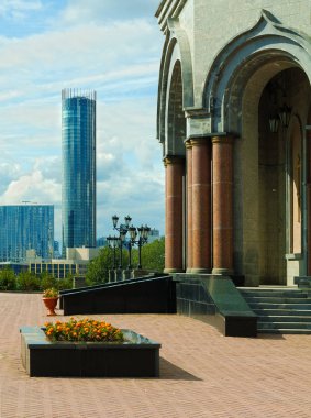 Mimari kontrast. Ekaterinburg şehri.