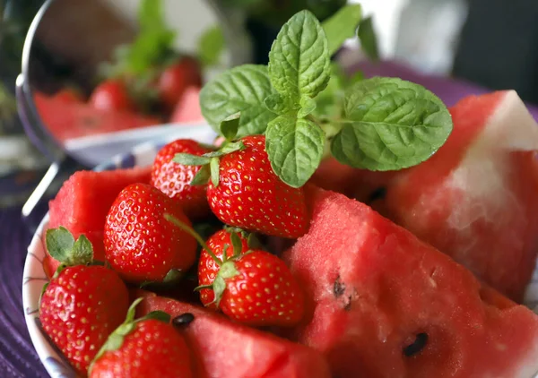 Aardbeien Watermeloen Munt Voor Gezond Eten Rood Fruit Voor Detox — Stockfoto