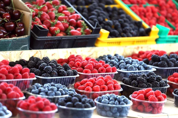 Raspberries Blueberries Blackberries Market Plastic Bowls Fruits Pattern — Stock Photo, Image