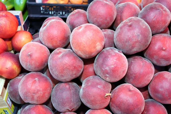 Pfirsiche Und Nektarinen Auf Dem Markt Fruchtbildung — Stockfoto