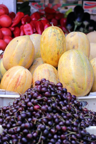 Kolorowe Letnie Owoce Targu Rolniczym Wiele Owoców — Zdjęcie stockowe
