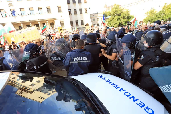 2020年9月2日ブルガリア ソフィア 重武装警察によって封鎖されている国会議事堂 国民議会 前の政府に抗議 — ストック写真