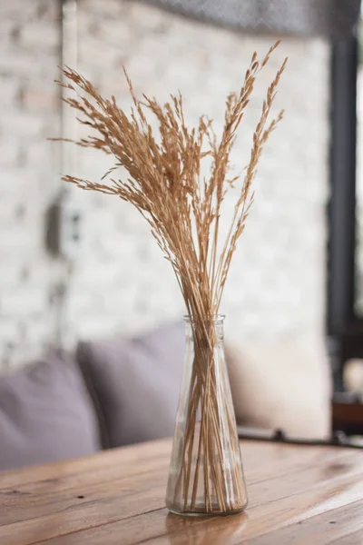 Boeket Gedroogde Bloemen Vaas Tafel Stockfoto — Stockfoto