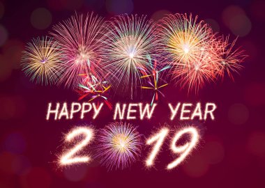 Mutlu yeni yıl 2019 ışıltı havai fişek arka plan ile yazılmış