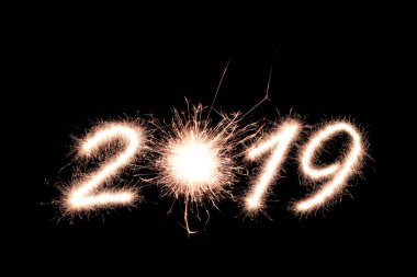 Mutlu yeni yıl 2019 ışıltı havai fişek arka plan ile yazılmış