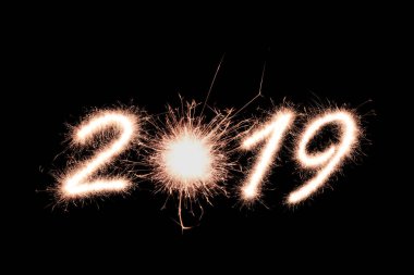 Mutlu yeni yıl 2019 ışıltı havai fişek arka plan ile yazılmış
