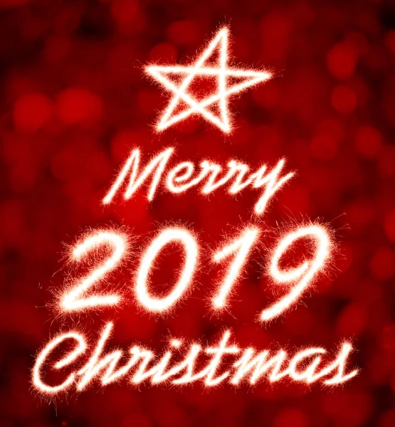 メリー クリスマス 2019 ボケ光輝き花火と書かれて — ストック写真